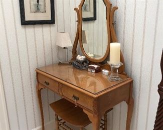 Ladies Pine Vanity Table w/ Mirror