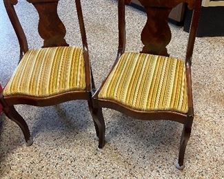 Set of nice side dining chairs 127.00