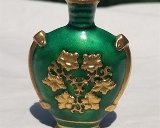 Green Enamel Snuff Bottle with Gold Bouquet Accent
