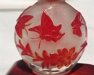 Butterfly Carved Cameo Glass Snuff Botle