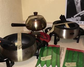 Fondue pot and two electric pots only used twice. 
