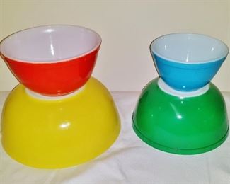 Vintage Pyrex Primary Colors mixing bowl set