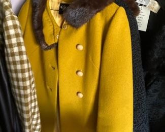 Vintage wool with mink collar