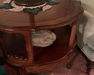 Round end table 