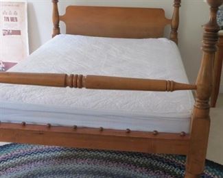 ANTIQUE CANNON BALL ROPE BED.