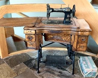 Delightful, Pedal sewing machine/cabinet