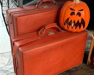 2 piece-Vintage leather luggage-wonderful condition