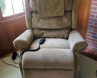 Infinite Position Reclining Lift Chair