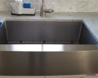 Zuhne stainless steel sink - 30" opening