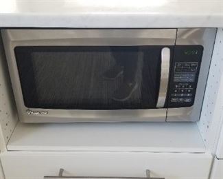 Magic Chef microwave oven
