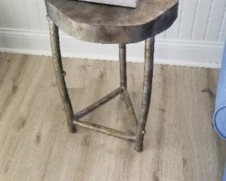 Metal accent table