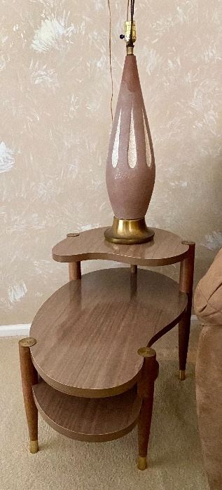 VINTAGE END TABLE / SIDE TABLES AND LAMPS