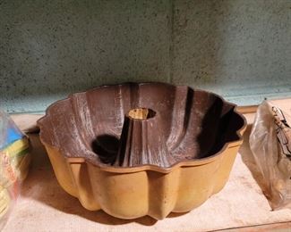 Heavy Cake Pan