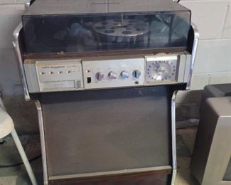 Morse Electrophonic Record/8 Track Player