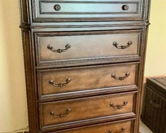 Rijo606 Wood Dresser, 5 Drawers