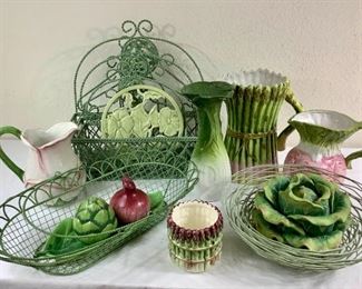 Rijo803 Floral Vases And Green Wire Metal Baskets