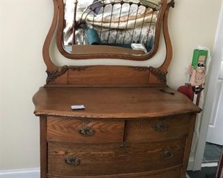 #126	dresser with mirror 4 drawers oak 42x22x36 mirr40x38	 $175.00 	
