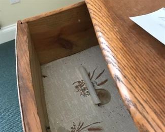 #126	dresser with mirror 4 drawers oak 42x22x36 mirr40x38	 $175.00 	
