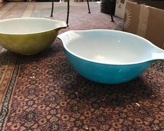 #204	vintage pyrex mixing bowls blue and green set of 2 	 $20.00 	
