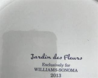 #211	Willam sonoma Jardin des Fleurs set set of 8 cups and 8 plates in box 	 $90.00 	
