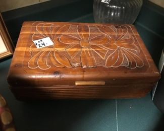 #231	wood carved top box 	 $25.00 	
