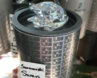 #239	Swarovski swan   @ $16 ea	 	
