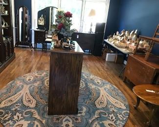 #123	Blue cream round rug 92 wide	 $125.00 	 * 
