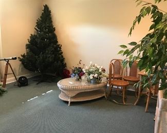 #142	Henry Link white pickle finish wicker oval coffee table with glass on top 48x29x17	 $75.00 	
