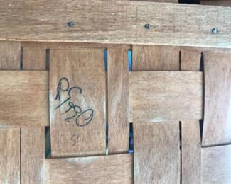 #269	Longerburger basket with handle 	 $25.00 	
