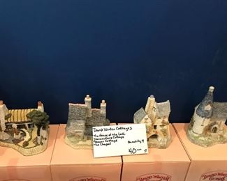 #25	David Winter's set of 4 cottage the house of Loch, Stonecutters cottage, Tamar cottage, the chapel 	 $40.00 	 * 
