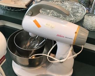 #59	sumbeam mixer w 2 bowls 	 $60.00 	
