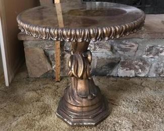 Nice Hollywood Regency style accent table, round, plaster base, golden gilt