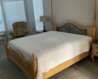 THOMASVILLE KING BED SET