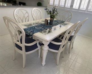 DINING ROOM TABLE & CHAIRS