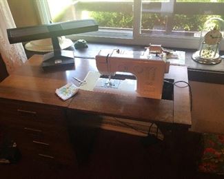 Vintage Singer Sewing machine/ table included