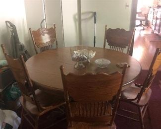 6 chair Oakwood Dining table with two leafs