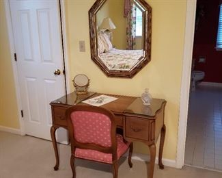 French Provincial dressing table with center pop up mirror