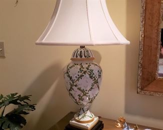 Porcelain lattice and ivy painted table lamp