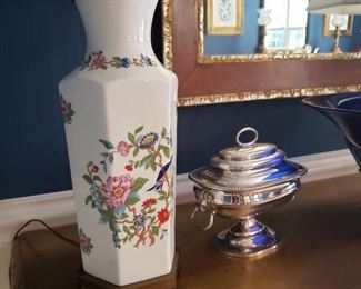 Pair of Aynsley “Pembrooke” porcelain table lamps 