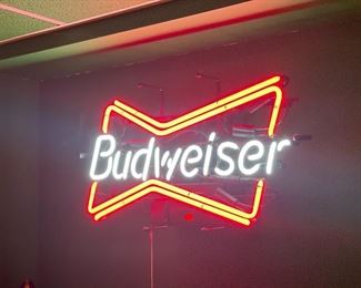 Vtg Neon Budweiser Sign 
