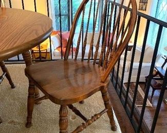 Kitchen table w/1 leaf and 6 chairs