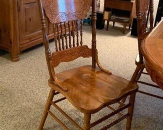 Kitchen/dining table w/4 pressed back chairs 