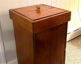 Wood garbage can w/lid 