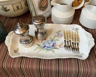 Lovely ceramic tray/dish 