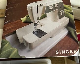 Stylish Singer sewing machine w/case