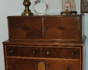 Antique chest of drawers