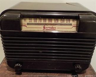 Vintage Serenader Electric Radio