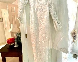 Vintage wedding dress - sooo beautiful!