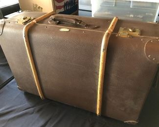 c1940 wood banded suitcase.   Echo Vulkanfiber  in Germany.   Clean and usable today.   

