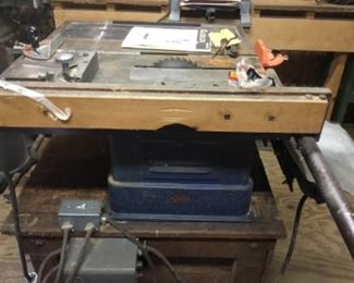 Table saw with blades